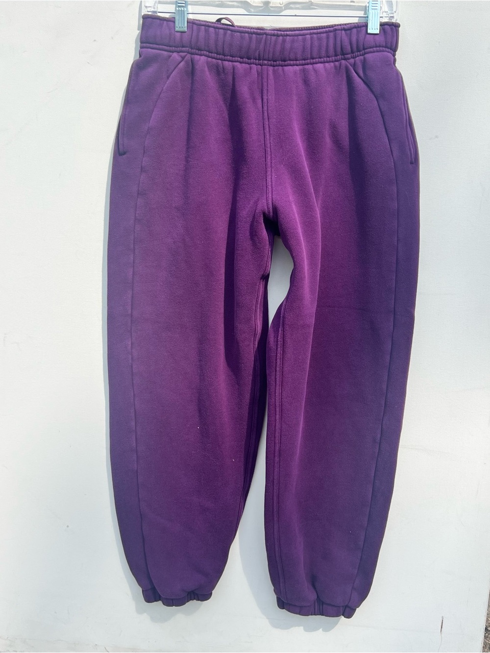 lululemon Scuba Mid-Rise Oversized Jogger
Regular purple SZ Small EUC